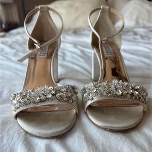 ADGLEY
MISCHKA
Size 6 1/2 
Worn once for wedding 
Originally $245